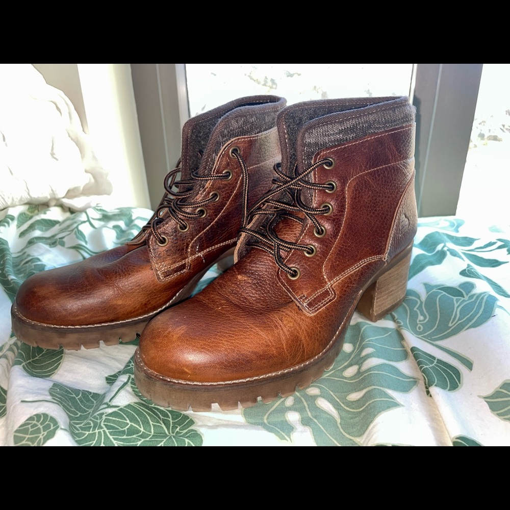 Brown heeled fall boots